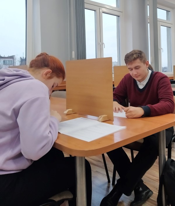 Olimpiada Przedsiębiorczości – eliminacje szkolne piszący test