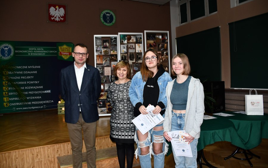 Między tekstem a obrazem