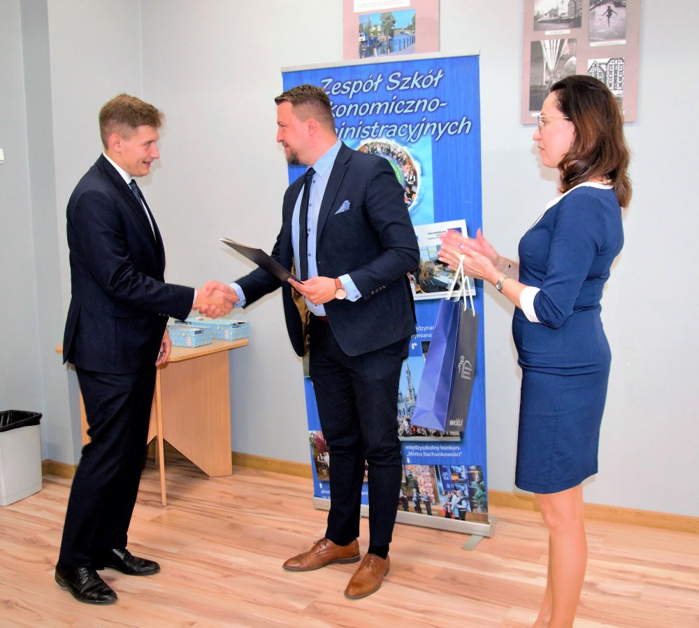 Gratulacje dla młodych zdolnych